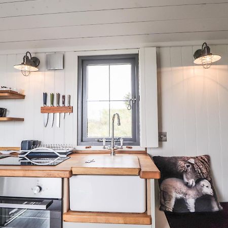 Shepherds Hut Lonmore Exterior foto